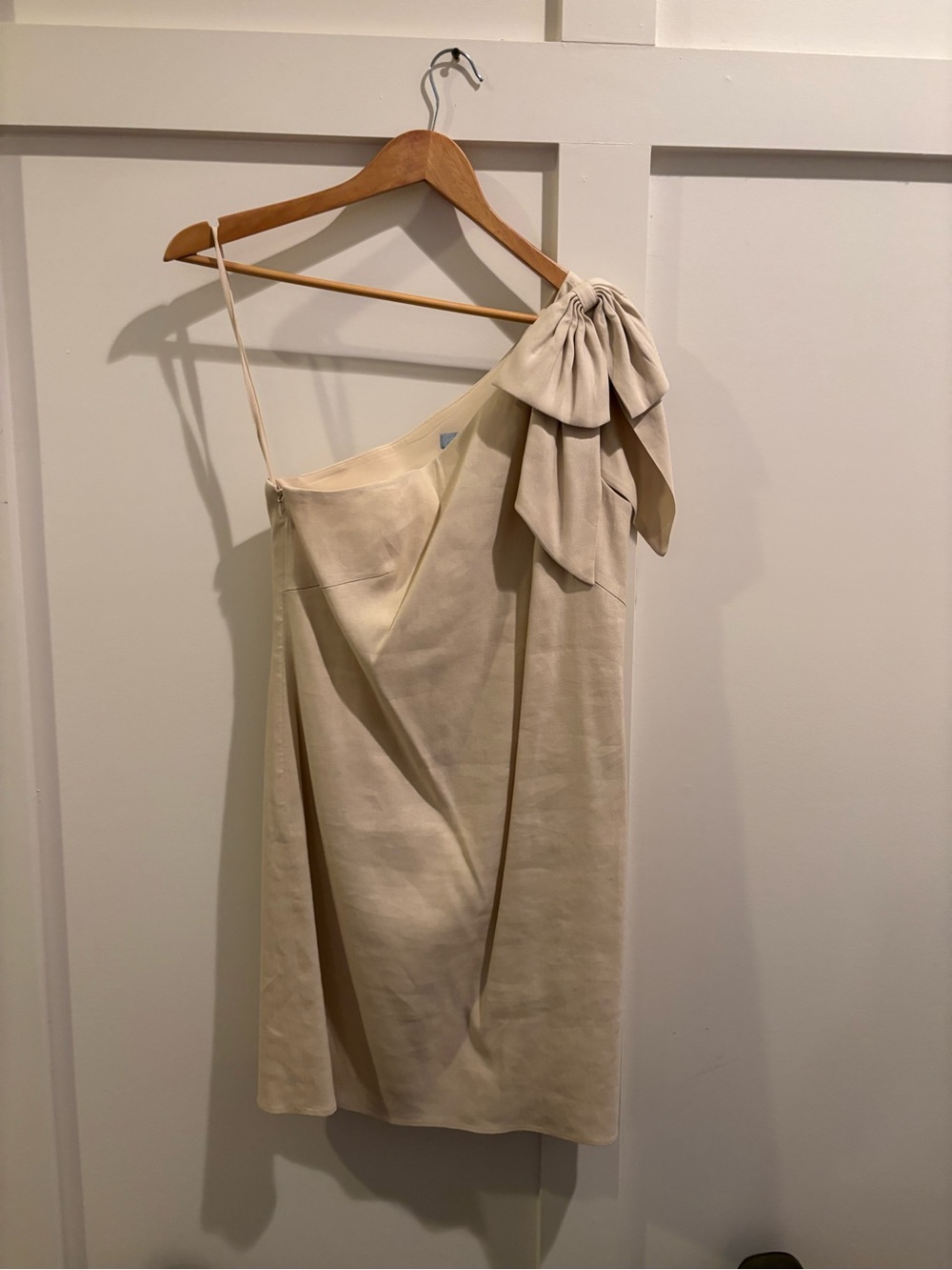 ANTONIO MELANI One-Shoulder Cream Bow Dress